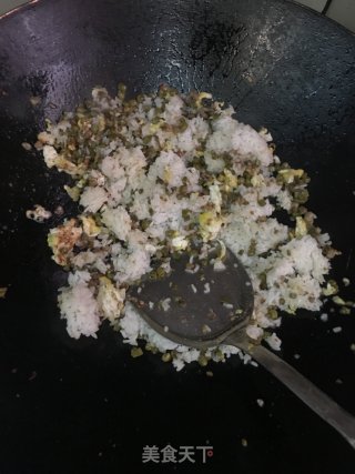 酸豆角肉末鸡蛋炒饭的做法步骤：7