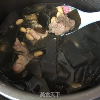 海带黄豆排骨汤的做法步骤：5