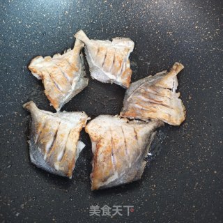 辣烧小鲳鱼的做法步骤：5