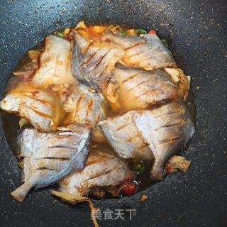 辣烧小鲳鱼的做法步骤：8