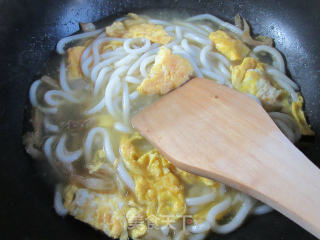 榨菜丝鸭蛋乌冬面的做法步骤：6