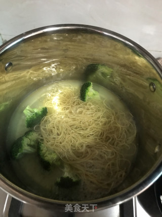 鸡蛋汤面的做法步骤：4