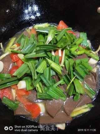 蒜苗鸭血的做法步骤：5