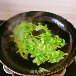 包菜炒粉丝的做法步骤：3
