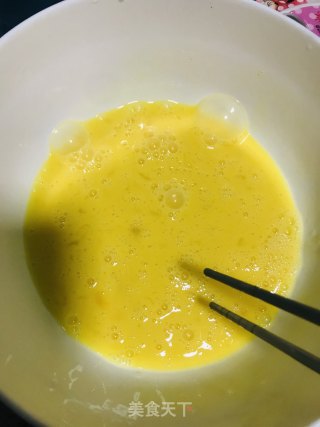 豌豆炒蛋的做法步骤：2