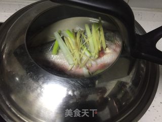 清蒸鲈鱼的做法步骤：4