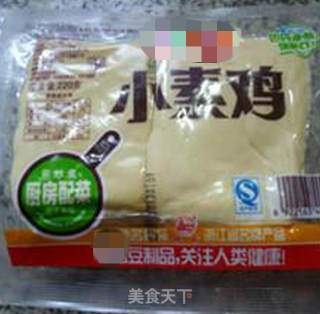 蒜头烧小素鸡的做法步骤：1