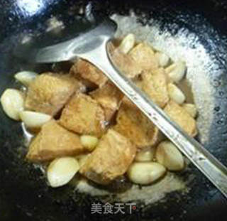 蒜头烧小素鸡的做法步骤：11