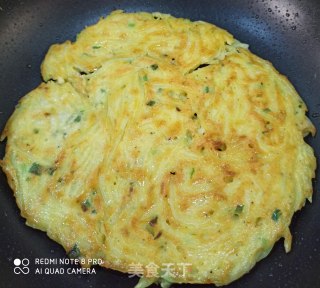 土豆鸡蛋盘丝饼的做法步骤：7