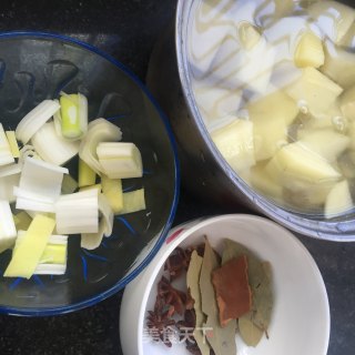 红烧肉炖土豆的做法步骤：3