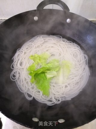 排骨米线的做法步骤：5