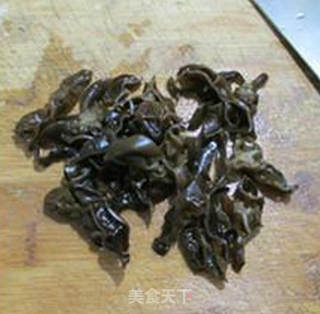 香干黑木耳炒香芹的做法步骤：7