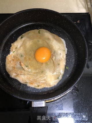 火腿煎蛋手抓饼的做法步骤：3