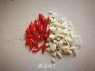 小米椒蒜蓉海带丝的做法步骤：2