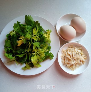 芹菜叶虾皮煎蛋——快手又健康的做法步骤：1