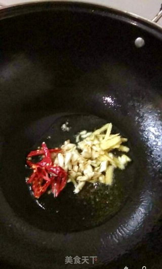 韭菜炒鸭血的做法步骤：5