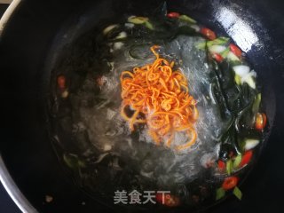 虫草花海带煮粉丝的做法步骤：9