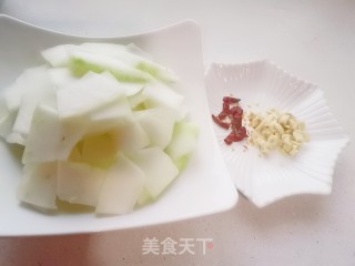 炝炒冬瓜片的做法步骤：2