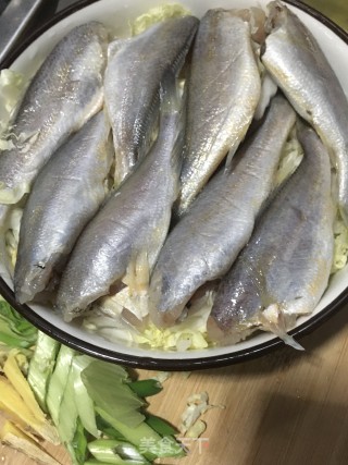 一卤鲜咸鱼蒸白菜的做法步骤：5