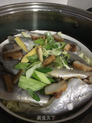 一卤鲜咸鱼蒸白菜的做法步骤：6