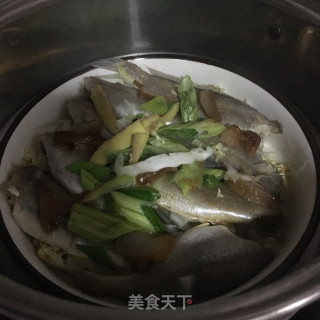 一卤鲜咸鱼蒸白菜的做法步骤：9