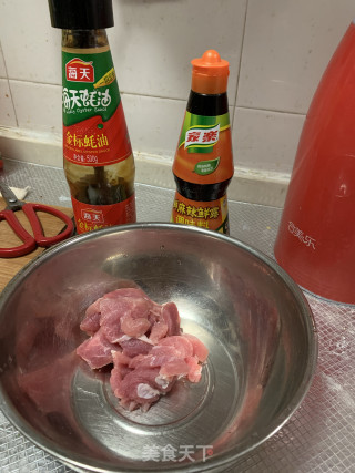 肉片木耳白果炒西兰花的做法步骤：1