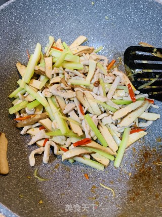 芹菜香干肉丝的做法步骤：6
