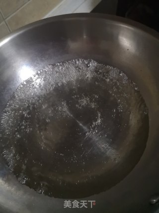 鱿鱼炒蒜苔的做法步骤：3