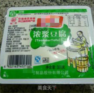 雪菜冬笋煮豆腐的做法步骤：1