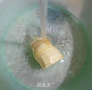 雪菜冬笋煮豆腐的做法步骤：5