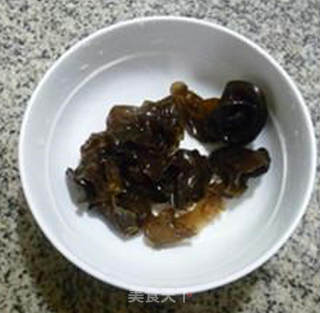 板栗黑木耳小素鸡的做法步骤：3