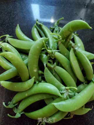 蒜香甜豆的做法步骤：1