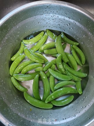 蒜香甜豆的做法步骤：2