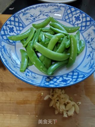 蒜香甜豆的做法步骤：3