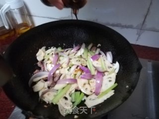 快手小炒莲藕炒西芹的做法步骤：9
