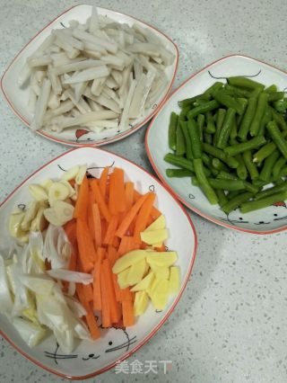 莲藕炒豆角的做法步骤：5
