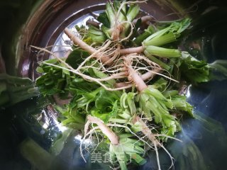 小米椒炒菠菜根的做法步骤：1