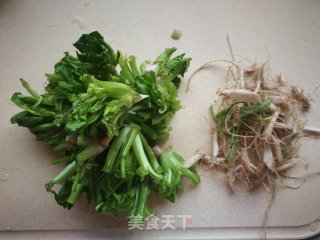 小米椒炒菠菜根的做法步骤：2