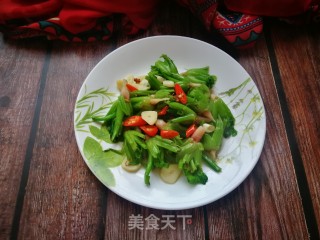 小米椒炒菠菜根的做法步骤：10