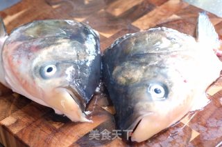 砂锅山药鱼头汤的做法步骤：2