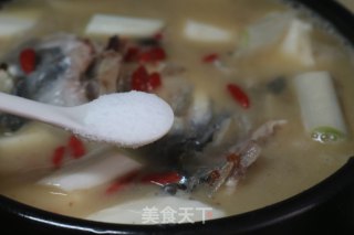 砂锅山药鱼头汤的做法步骤：12