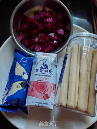 火龙果酸奶杯的做法步骤：1