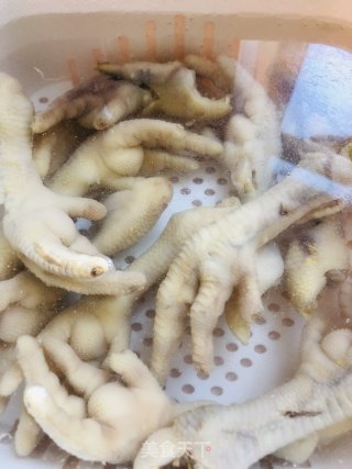 脱骨鸡爪网红酸辣款的做法步骤：3