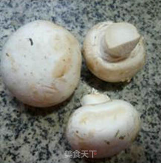 鲜蘑菇炒塔苦菜的做法步骤：2