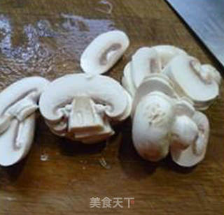 鲜蘑菇炒塔苦菜的做法步骤：5