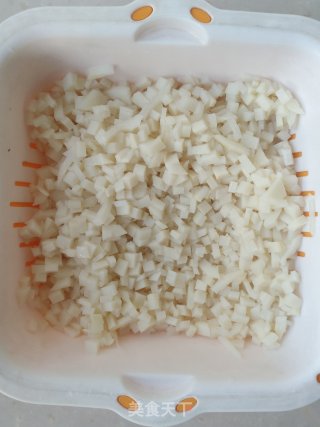 泡椒酸菜炒笋丁的做法步骤：1