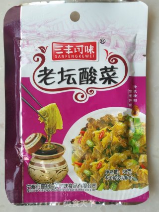 泡椒酸菜炒笋丁的做法步骤：2