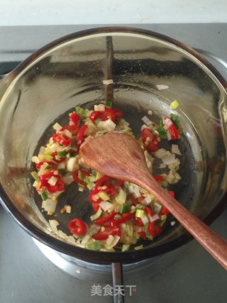 泡椒酸菜炒笋丁的做法步骤：4