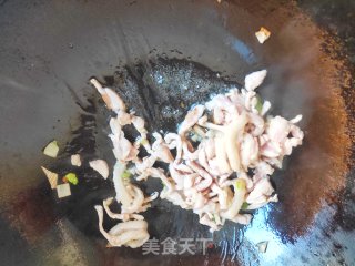 简单快手的：5分钟就能搞定的超级好吃的鸡肉炒彩椒的做法步骤：3