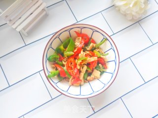 简单快手的：5分钟就能搞定的超级好吃的鸡肉炒彩椒的做法步骤：5